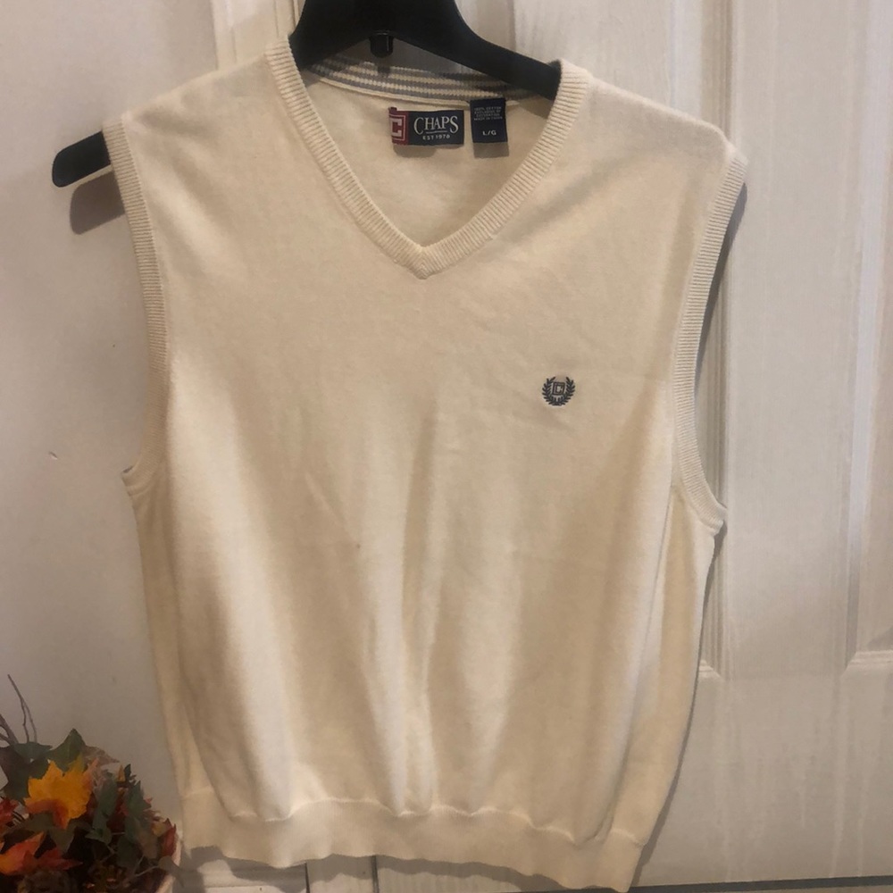 Chaps v neck sleeveless sweater-size -large